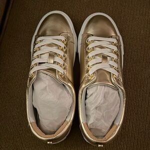 Brand new Lilly Pulitzer gold shoes, size 7